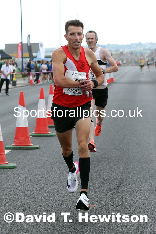 Senior mens 6 stage relay, 2021 Northern 6 and 4 Stage and Young Athletes Road Relays, Redcar. Photo: David T. Hewitson/Sports for All Pics